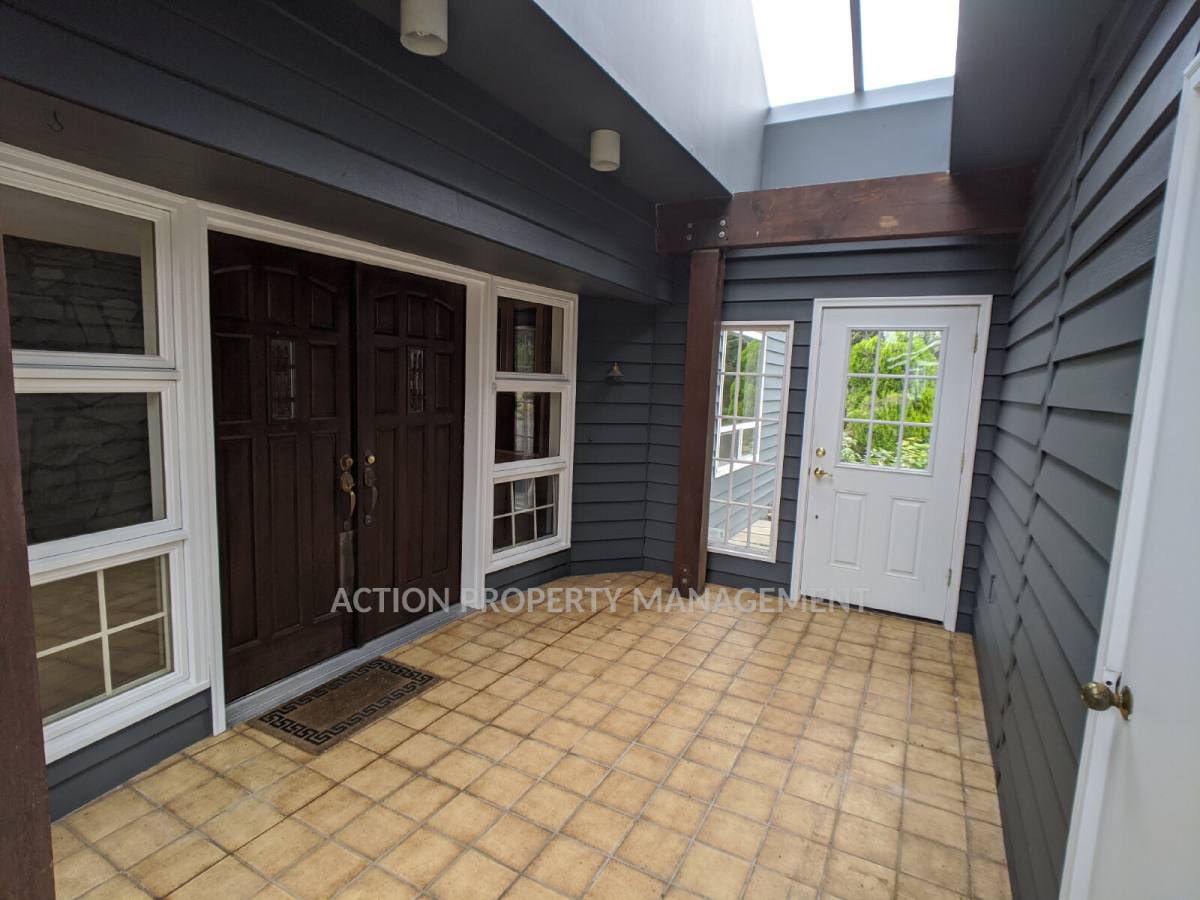 House for rent at 251 Old Schoolhouse Rd, Sequim, WA 98382