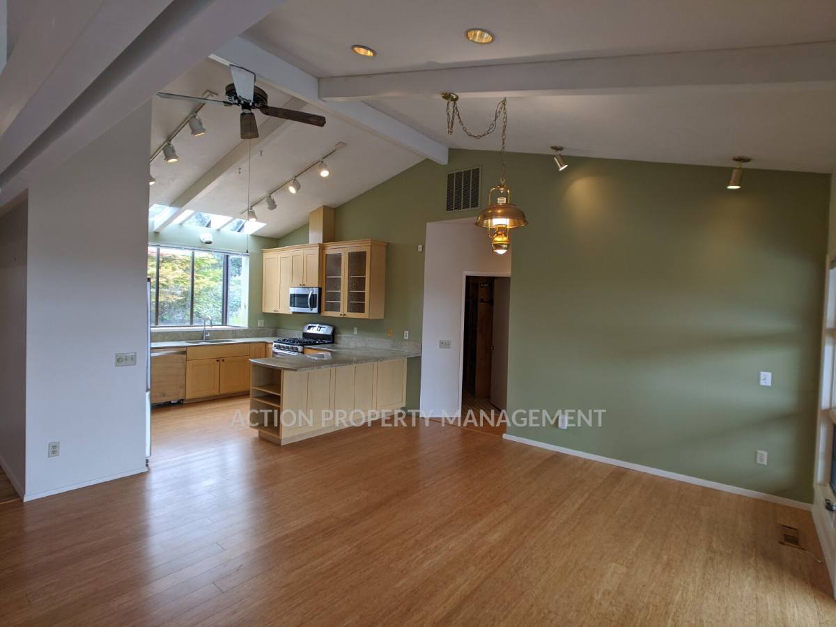 House for rent at 251 Old Schoolhouse Rd, Sequim, WA 98382