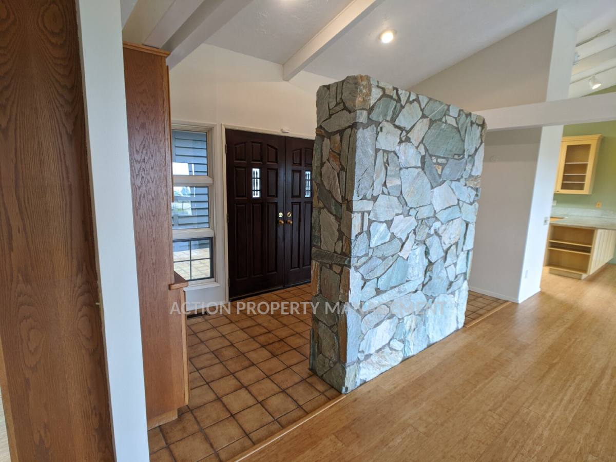 House for rent at 251 Old Schoolhouse Rd, Sequim, WA 98382