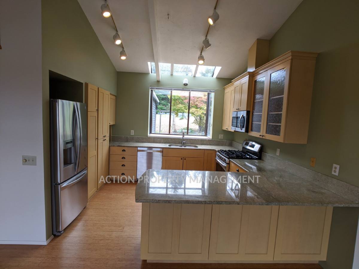 House for rent at 251 Old Schoolhouse Rd, Sequim, WA 98382