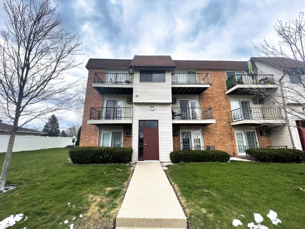 Apartment for rent at 2404 Marquette Rd #2, Peru, IL 61354