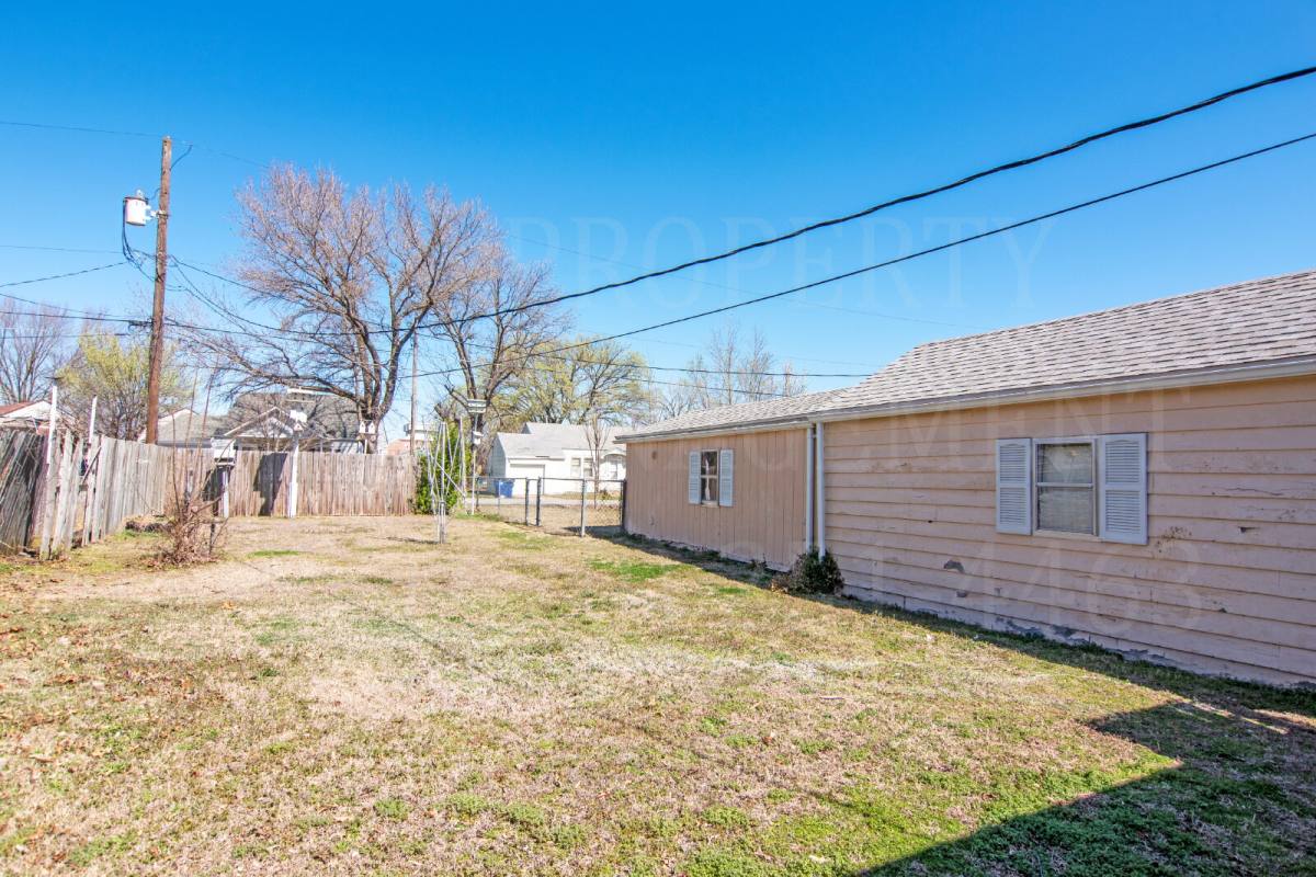 House for rent at 1906 W 6th St, Coffeyville, KS 67337