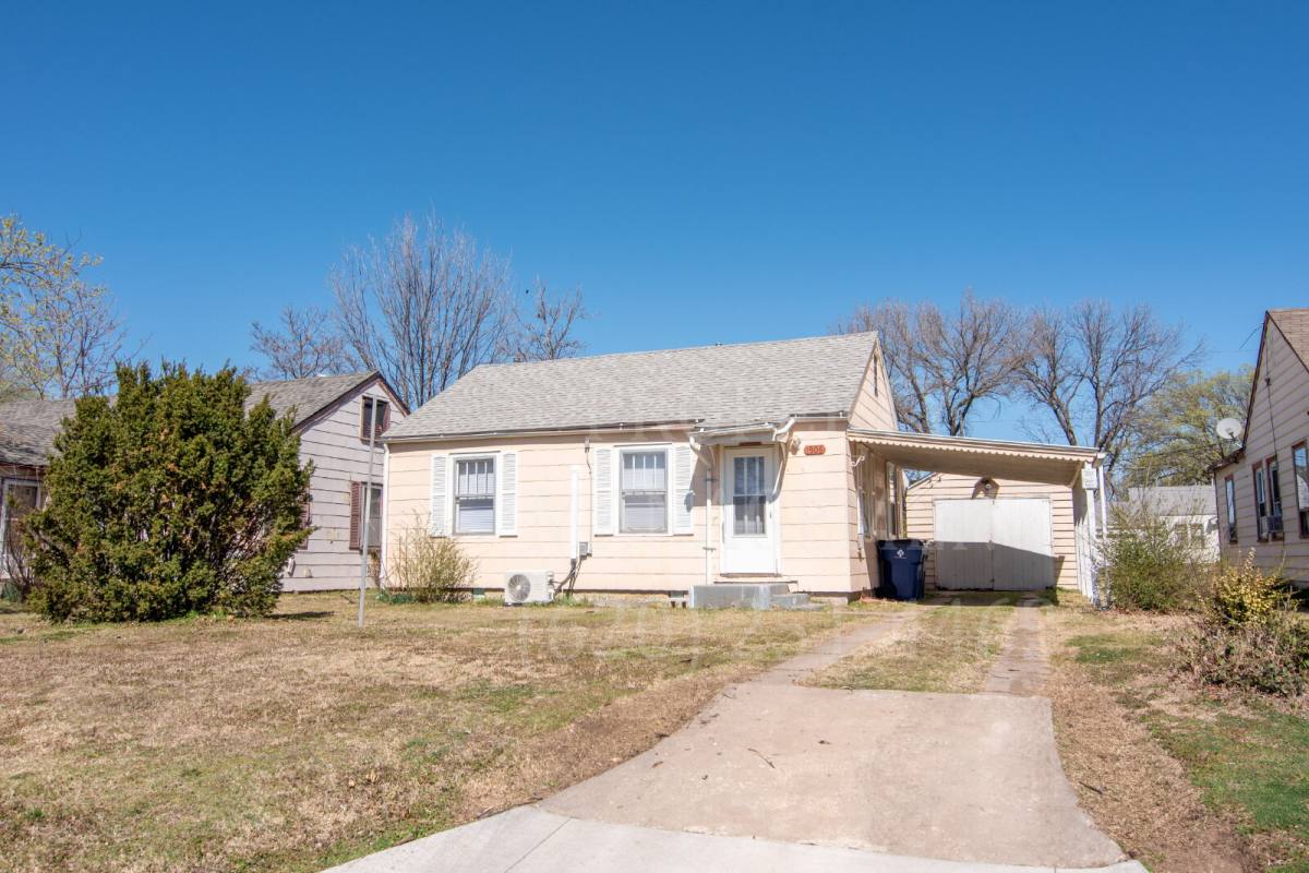House for rent at 1906 W 6th St, Coffeyville, KS 67337