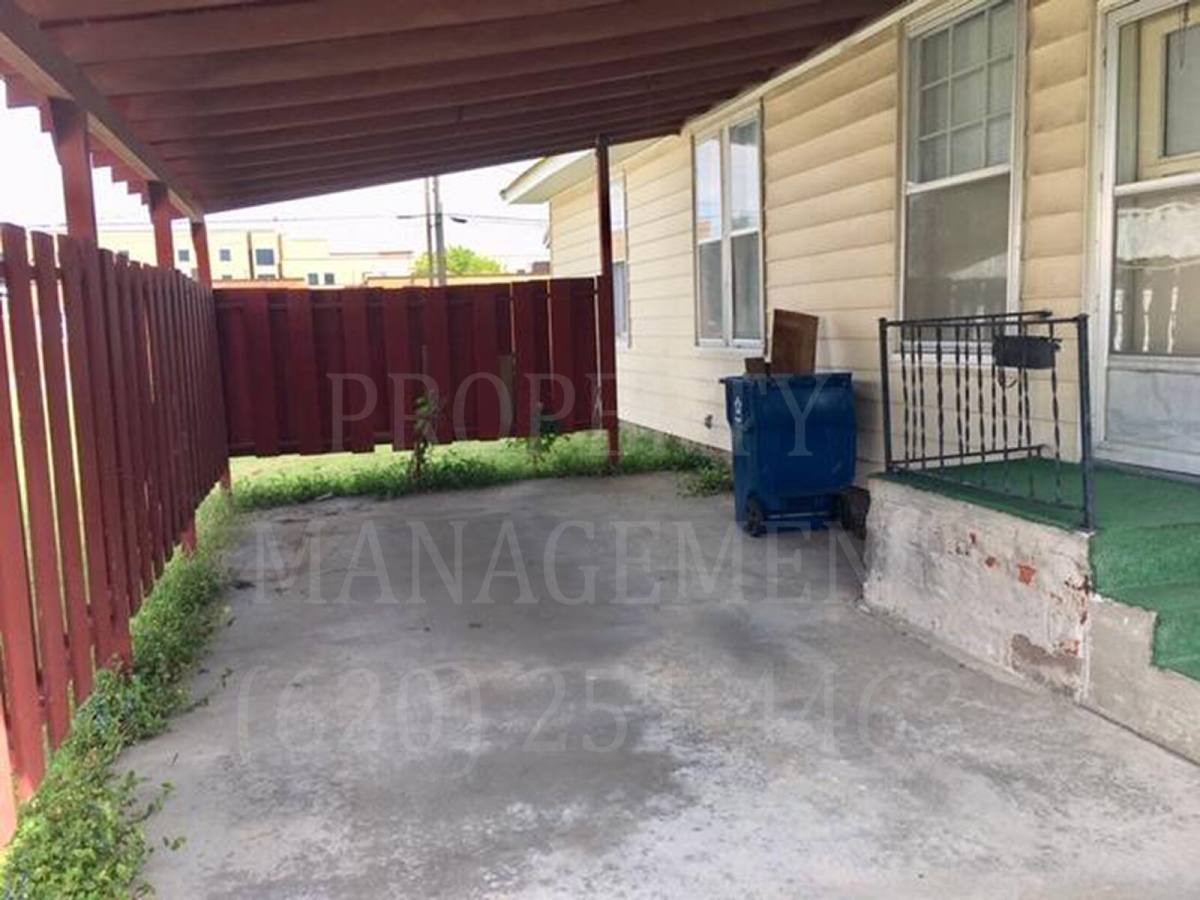 Townhouse for rent at 1412 1 2 W 5th St, Coffeyville, KS 67337