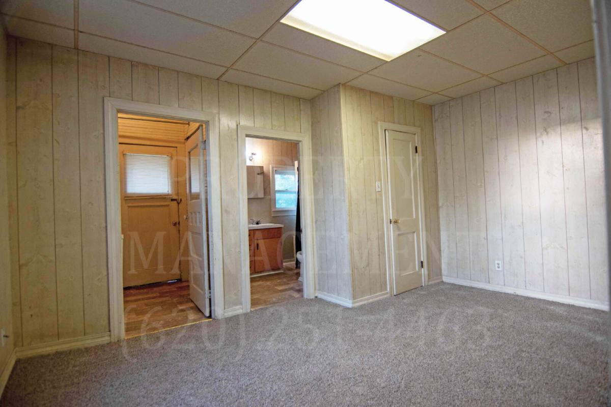 Townhouse for rent at 1412 1 2 W 5th St, Coffeyville, KS 67337