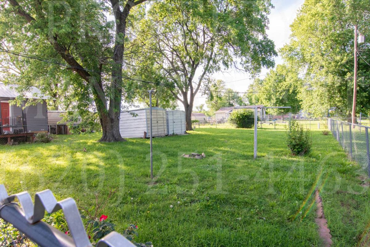 House for rent at 118 W Jackson St, Coffeyville, KS 67337