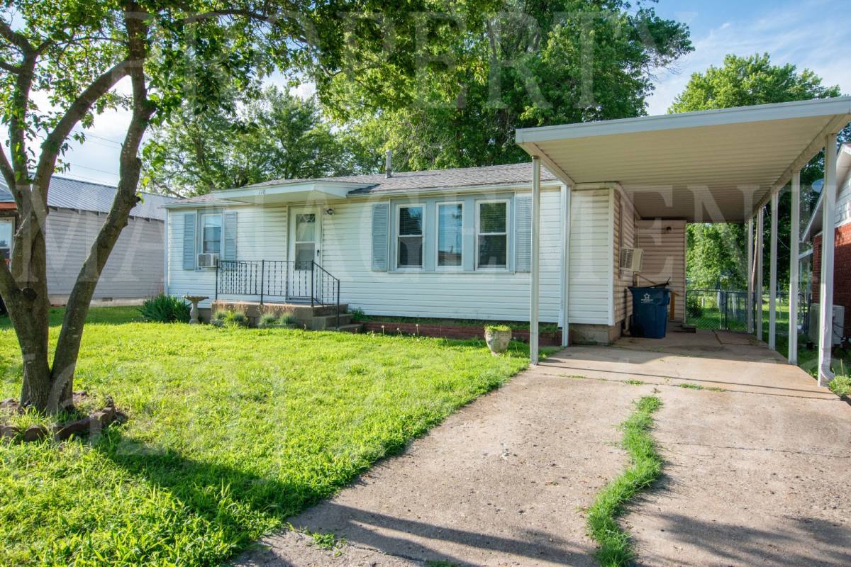 House for rent at 118 W Jackson St, Coffeyville, KS 67337