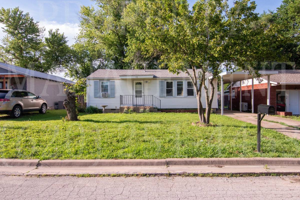 House for rent at 118 W Jackson St, Coffeyville, KS 67337