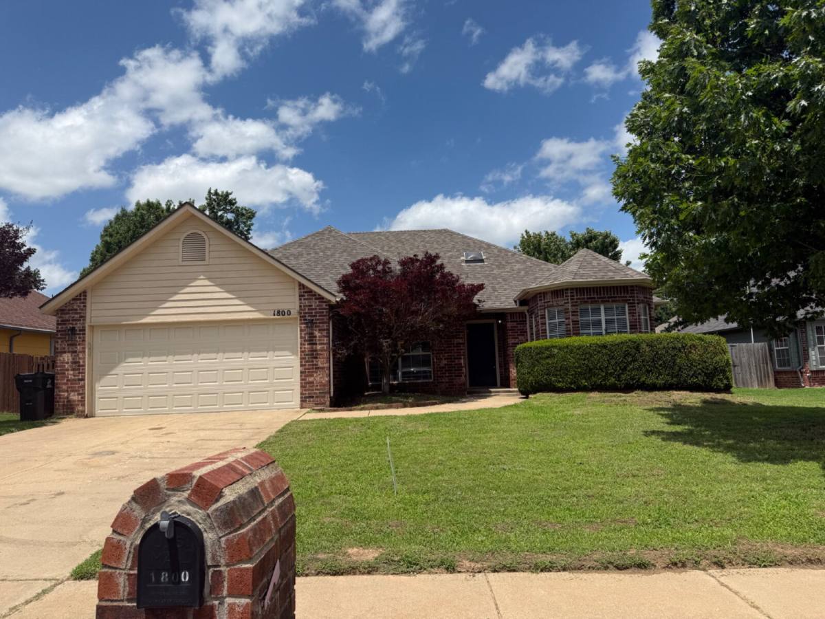 House for rent at 1800 W Jefferson St, Broken Arrow, OK 74011