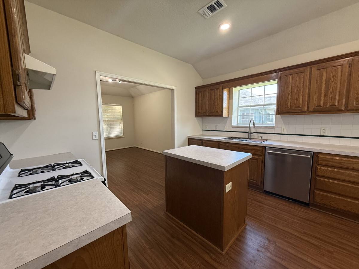 House for rent at 1800 W Jefferson St, Broken Arrow, OK 74011