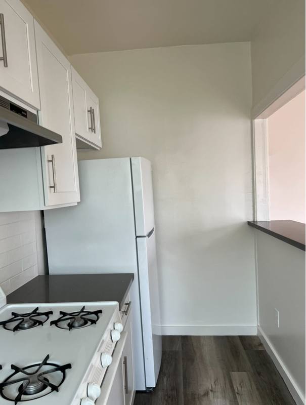 Apartment for rent at 904 S Catalina St, Los Angeles, CA 90006