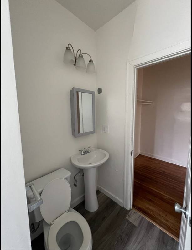 Apartment for rent at 904 S Catalina St, Los Angeles, CA 90006