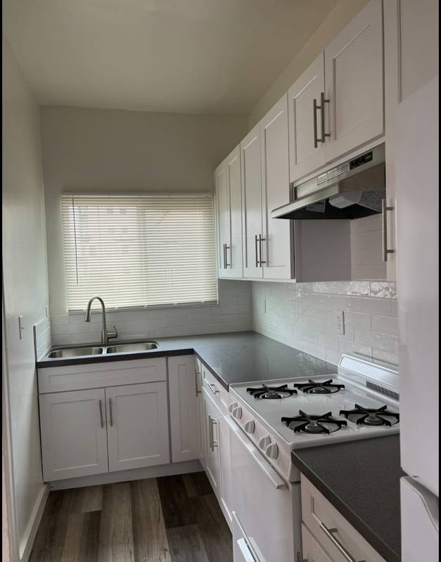 Apartment for rent at 904 S Catalina St, Los Angeles, CA 90006