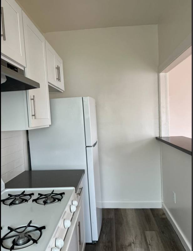 Apartment for rent at 904 S Catalina St, Los Angeles, CA 90006
