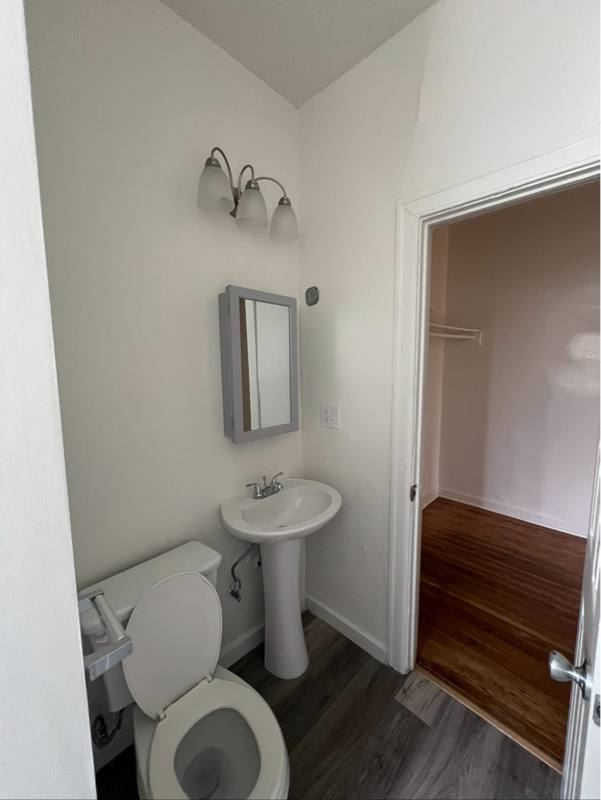 Apartment for rent at 904 S Catalina St, Los Angeles, CA 90006