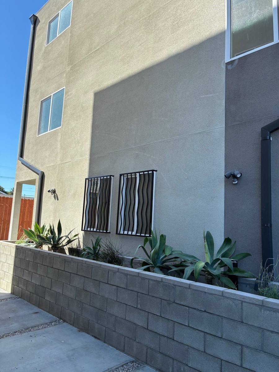 Townhouse for rent at 449 W 74th St, Los Angeles, CA 90003