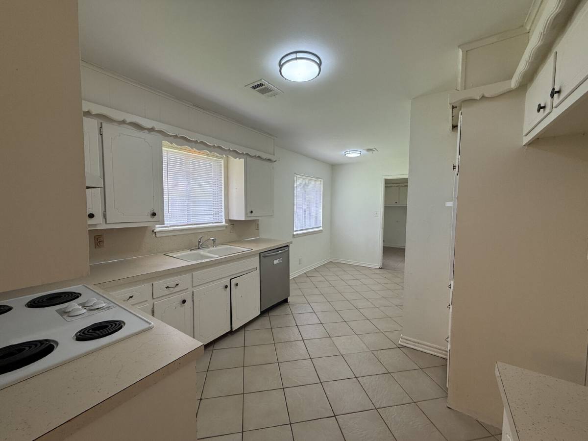 House for rent at 8174 E 31st Place, Tulsa, OK 74135