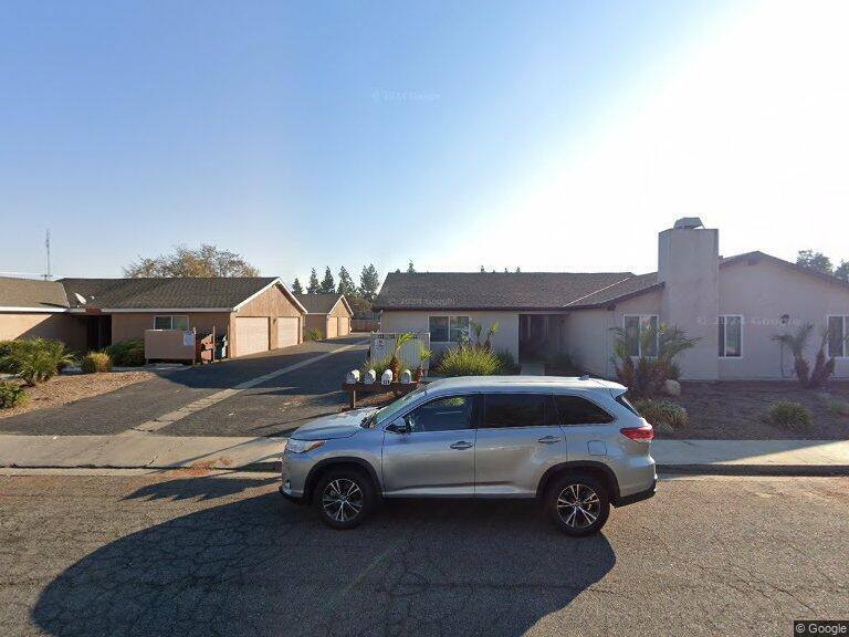 Apartment for rent at 126 N Peppertree St, Visalia, CA 93291