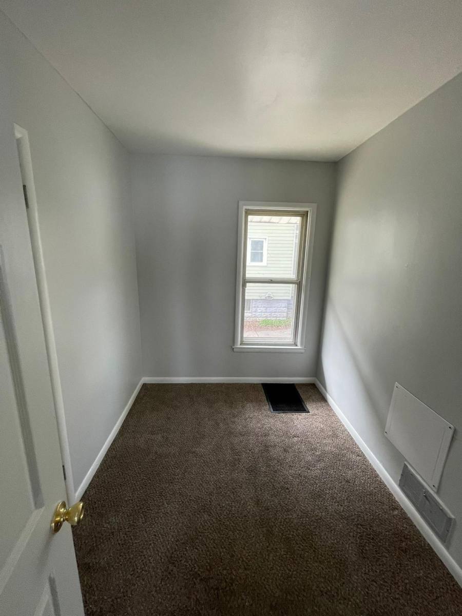 House for rent at 1553 Illinois Ave, Flint, MI 48506