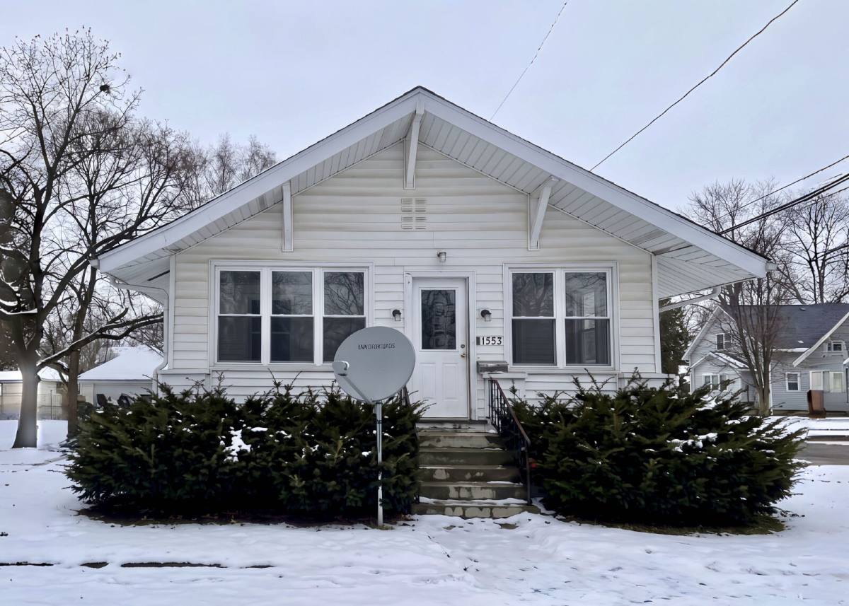House for rent at 1553 Illinois Ave, Flint, MI 48506