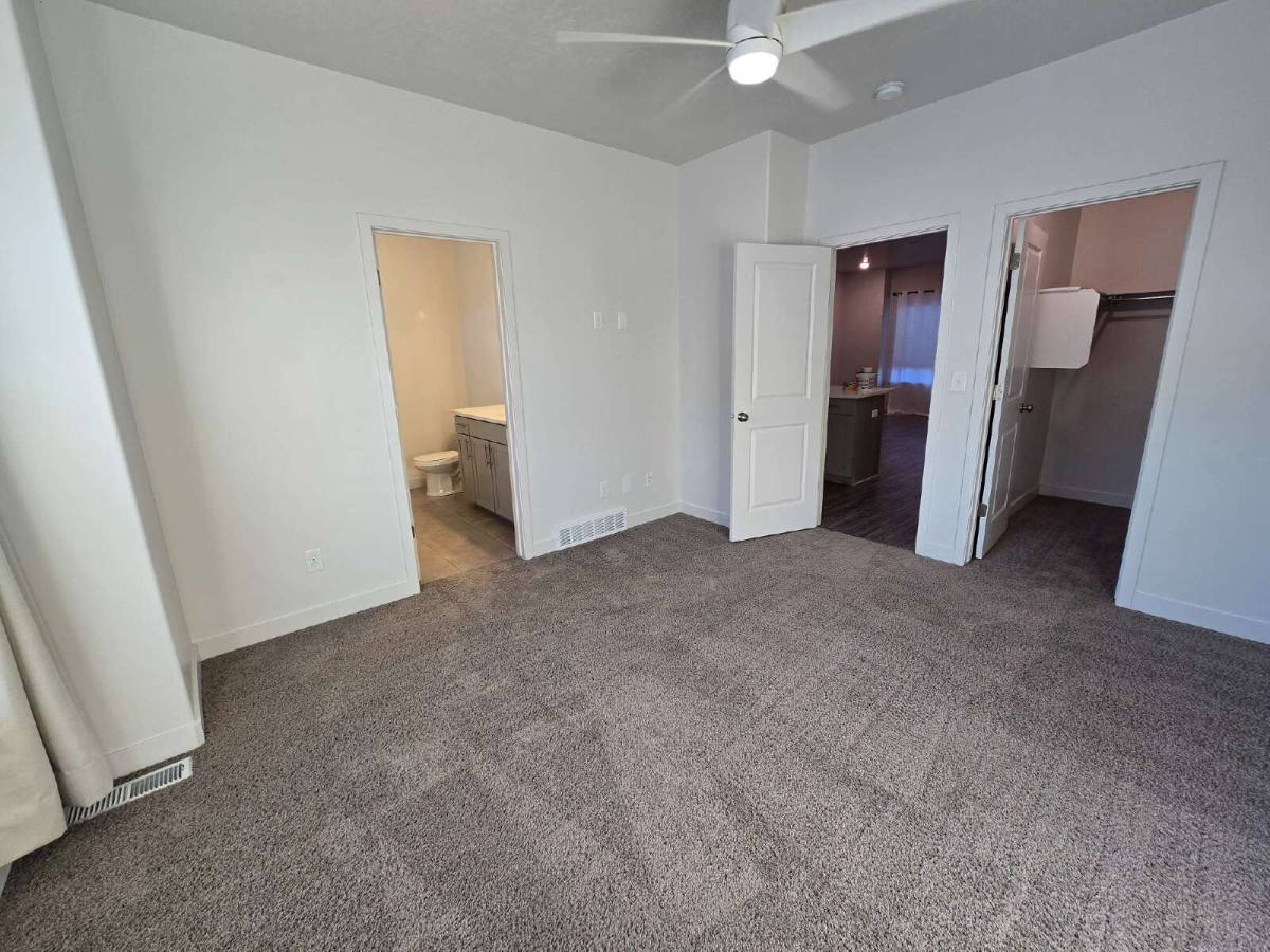 Townhouse for rent at 15463 Capri Heights Lane, Riverton, UT 84065