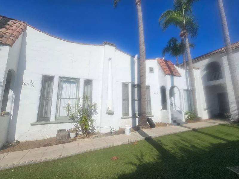Apartment for rent at 806 N Poinsettia Place, Los Angeles, CA 90046