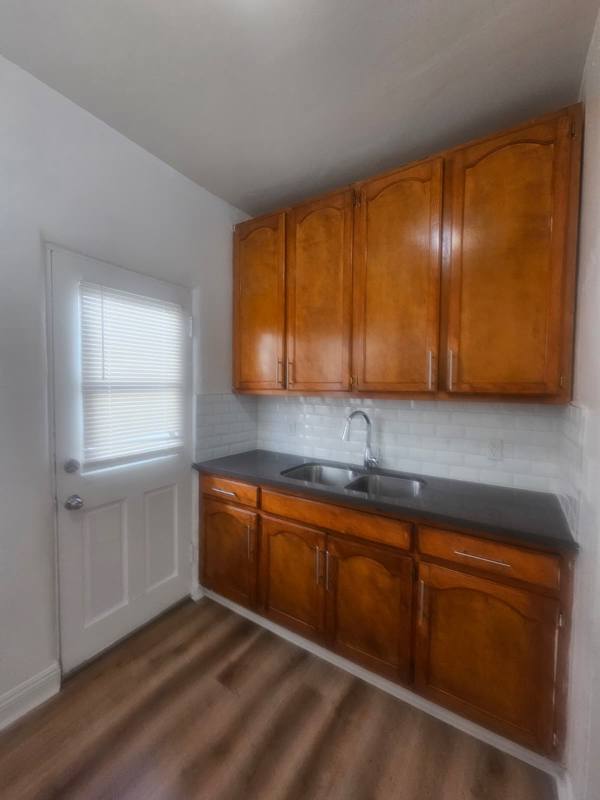 Apartment for rent at 806 N Poinsettia Place, Los Angeles, CA 90046