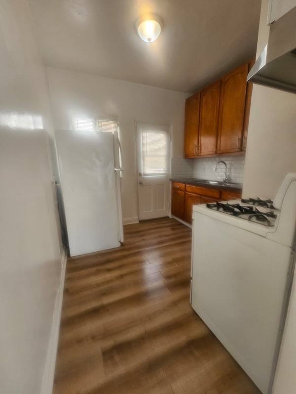 Apartment for rent at 806 N Poinsettia Place, Los Angeles, CA 90046