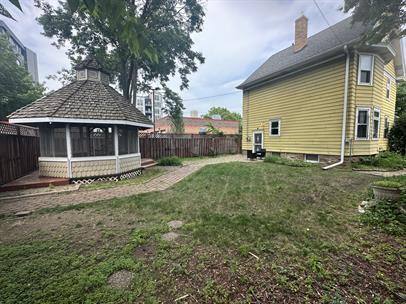 House for rent at 3012 Dupont Ave S, Minneapolis, MN 55408