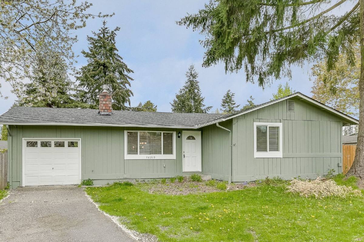 House for rent at 14219 81st Ave NE, Kirkland, WA 98034