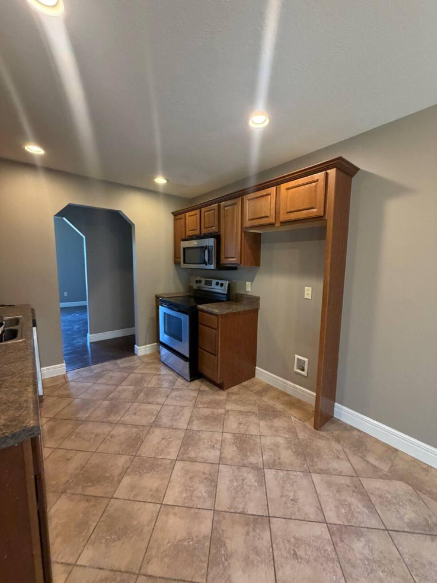 House for rent at 260 Roundhill Rd, Branson, MO 65616