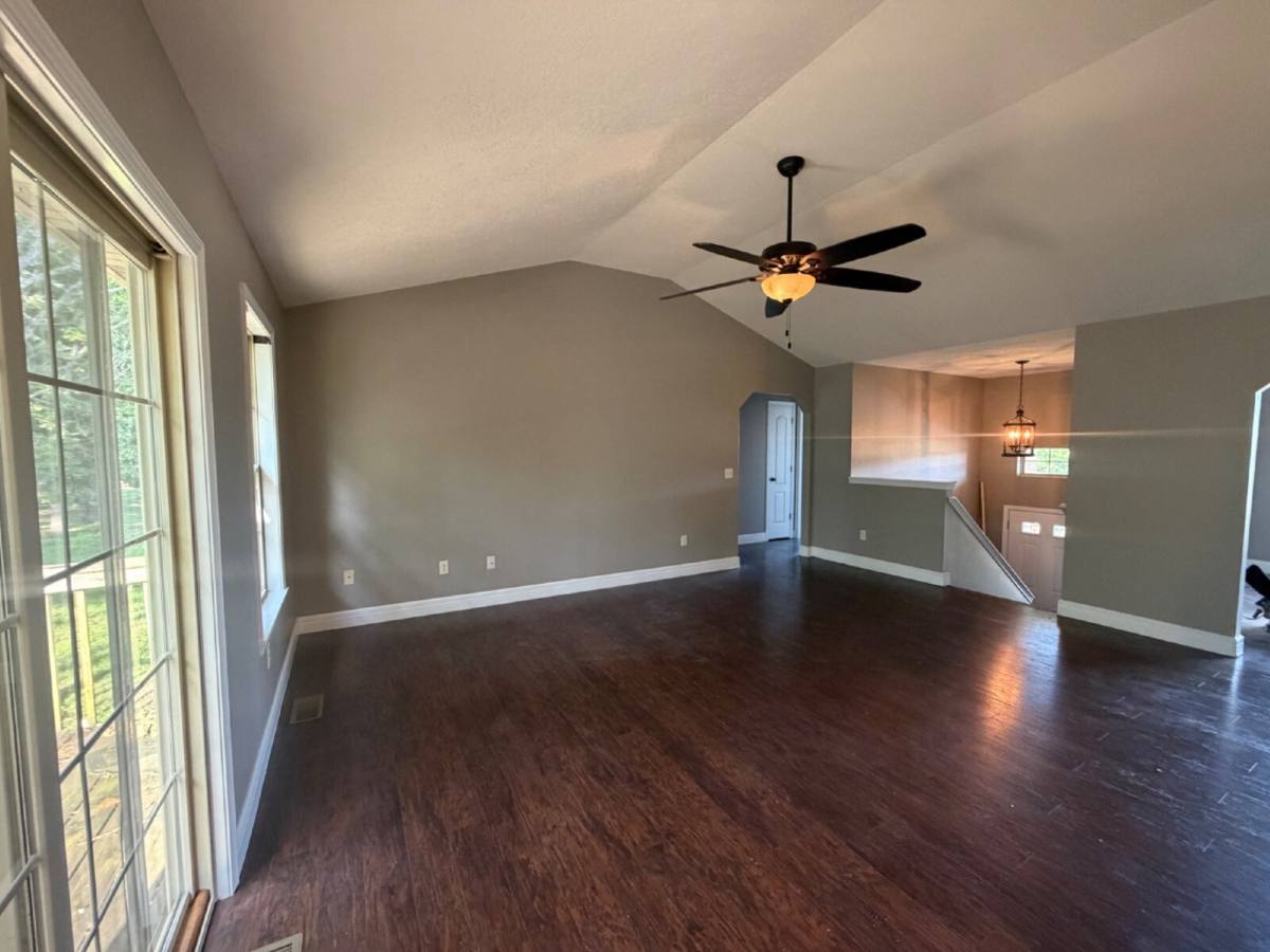 House for rent at 260 Roundhill Rd, Branson, MO 65616