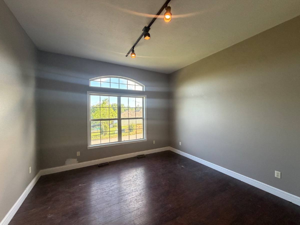House for rent at 260 Roundhill Rd, Branson, MO 65616