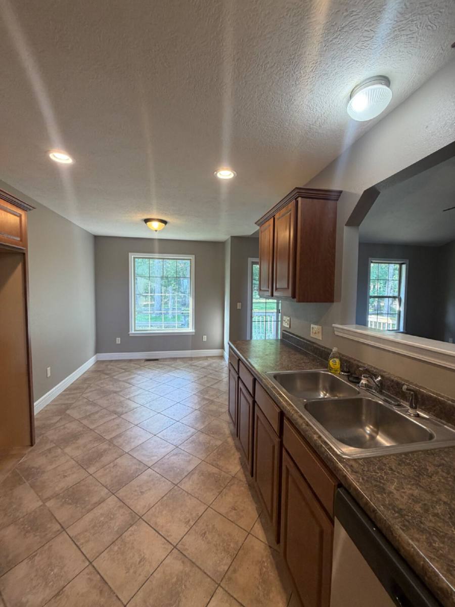 House for rent at 260 Roundhill Rd, Branson, MO 65616