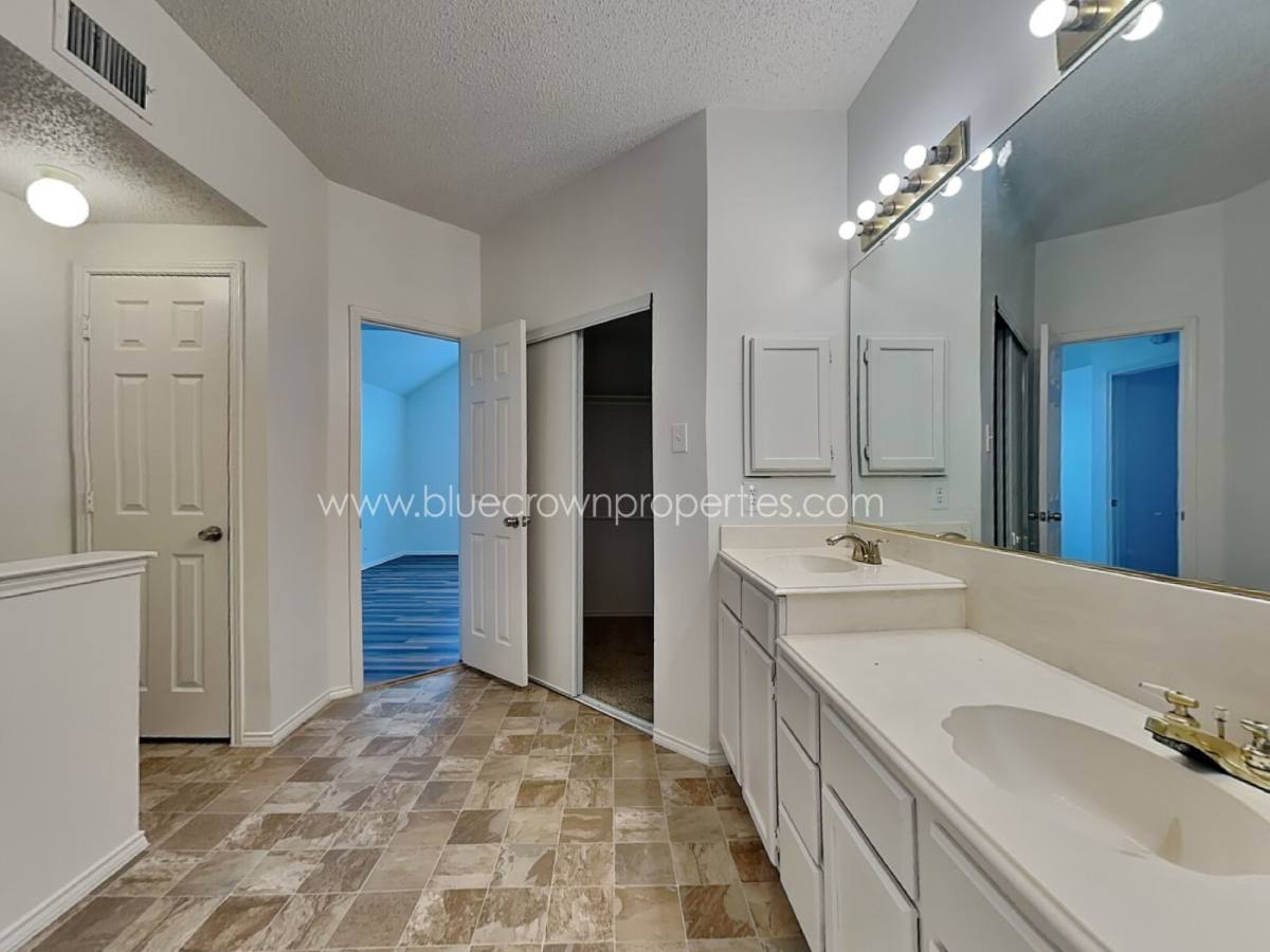 House for rent at 1409 Post Oak Dr, Rowlett, TX 75089