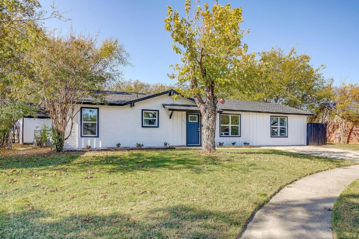 House for rent at 521 Mesquite Ave N, Crowley, TX 76036