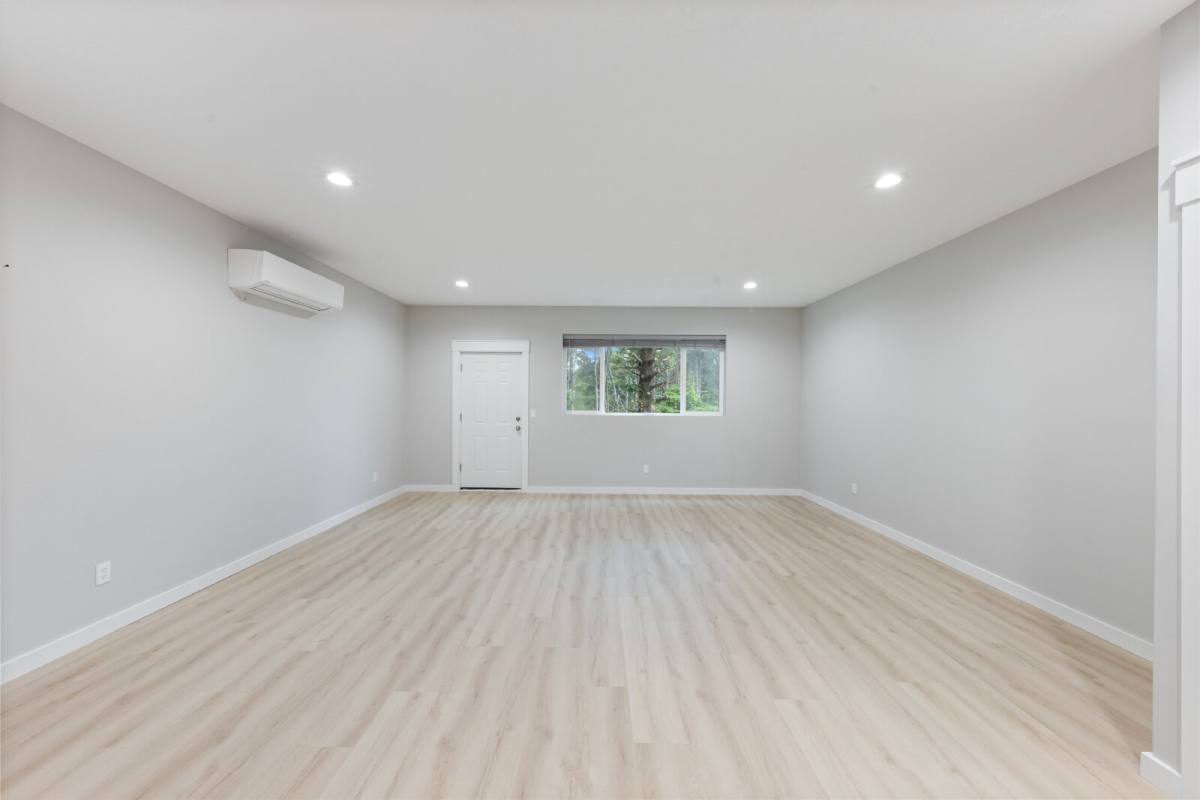 Townhouse for rent at 427 SE Inlet Ave, Lincoln City, OR 97367