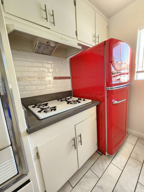 Apartment for rent at 18546 Clark St, Tarzana, CA 91356