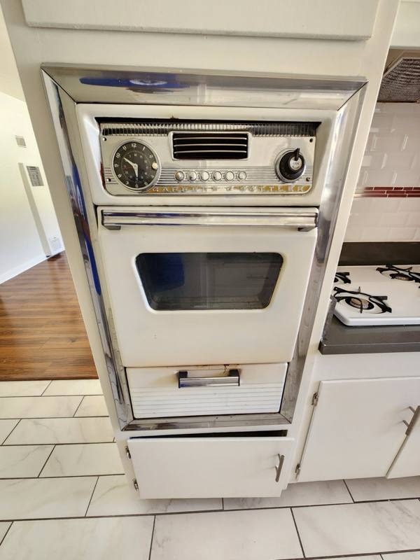 Apartment for rent at 18546 Clark St, Tarzana, CA 91356