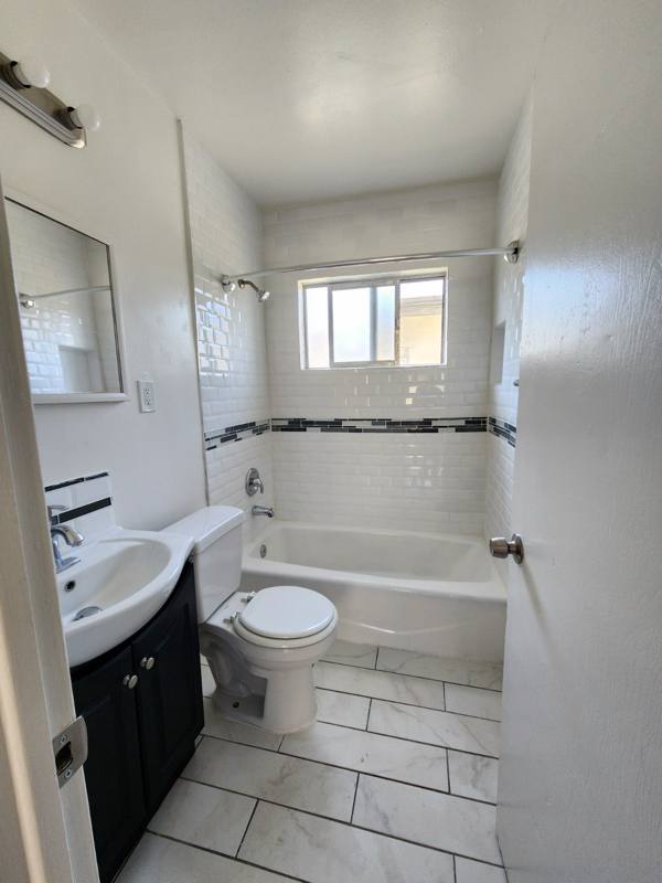 Apartment for rent at 18546 Clark St, Tarzana, CA 91356