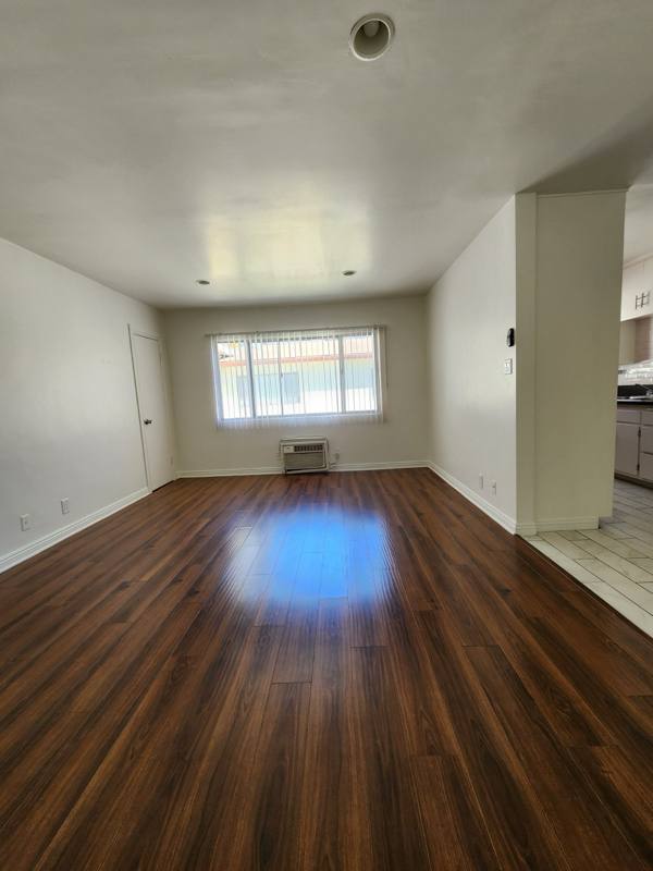 Apartment for rent at 18546 Clark St, Tarzana, CA 91356