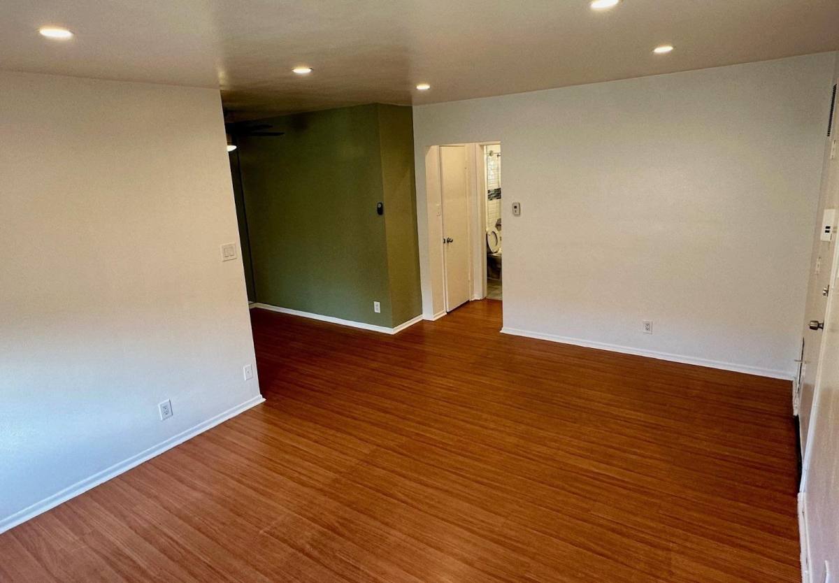 Apartment for rent at 18546 Clark St, Tarzana, CA 91356