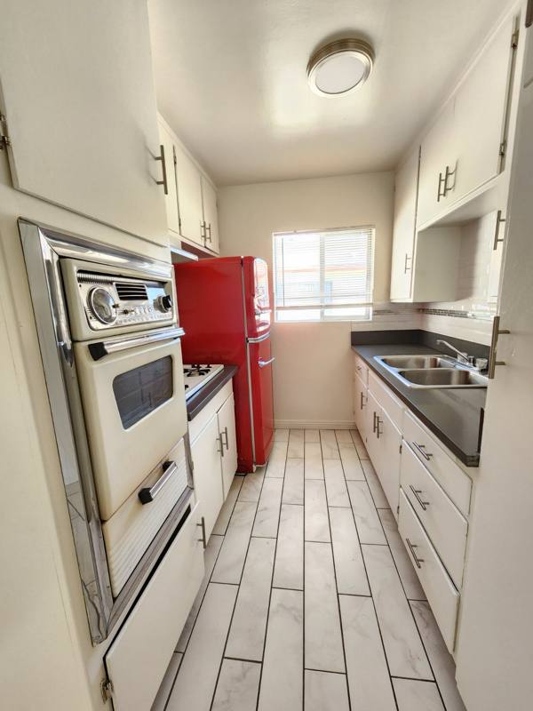 Apartment for rent at 18546 Clark St, Tarzana, CA 91356