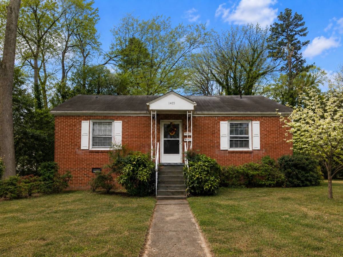 Apartment for rent at 1405-B Mimosa Dr, Greensboro, NC 27403
