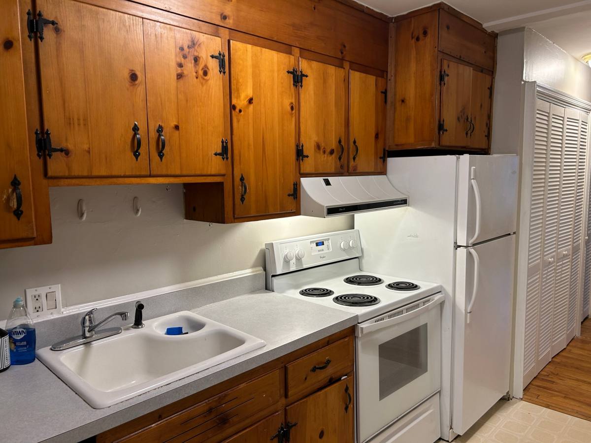 Apartment for rent at 1405-B Mimosa Dr, Greensboro, NC 27403