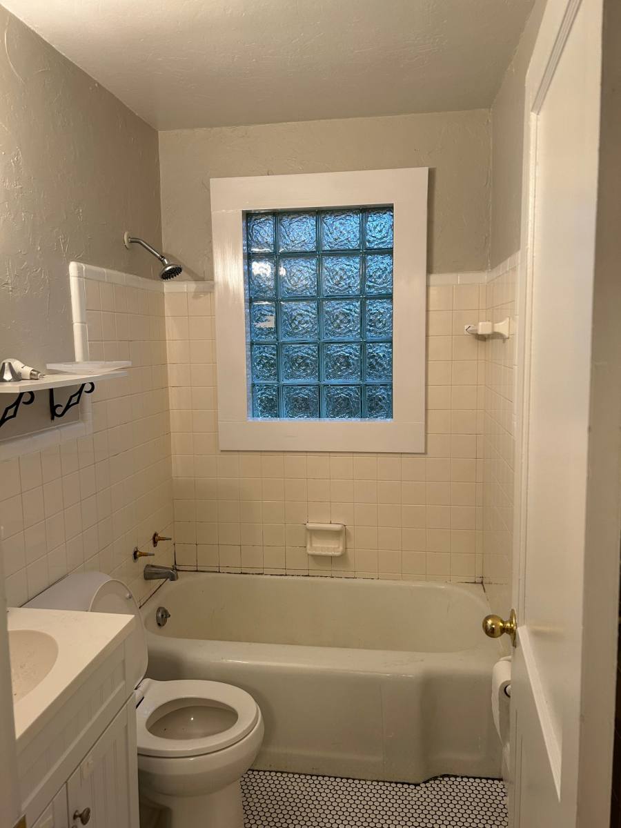 Apartment for rent at 1405-B Mimosa Dr, Greensboro, NC 27403