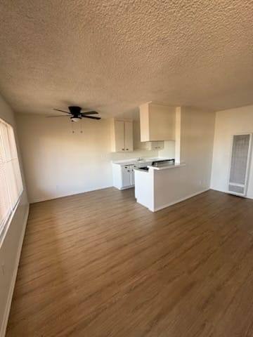 Apartment for rent at 6833 Sepulveda Blvd, Van Nuys, CA 91405