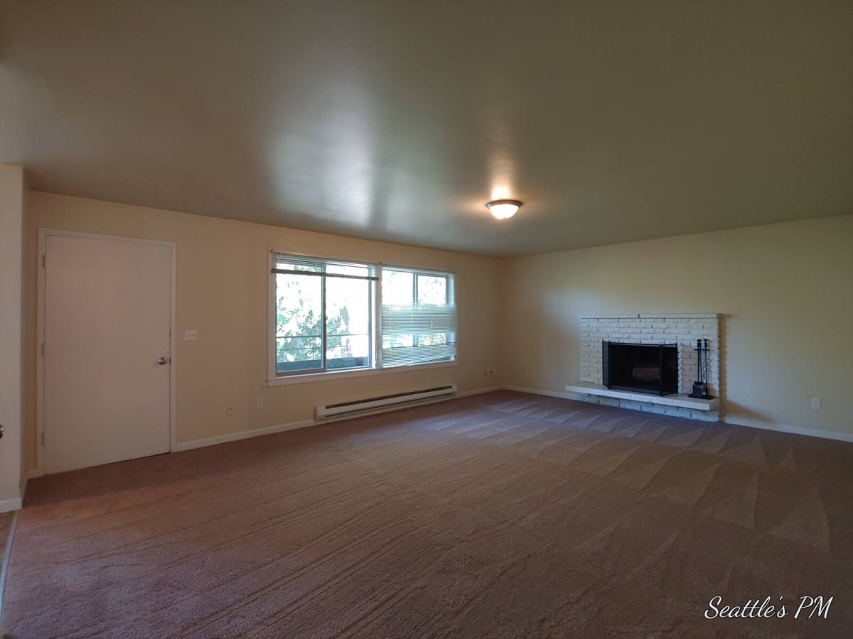 Apartment for rent at 4127 California Ave SW #4, Seattle, WA 98116