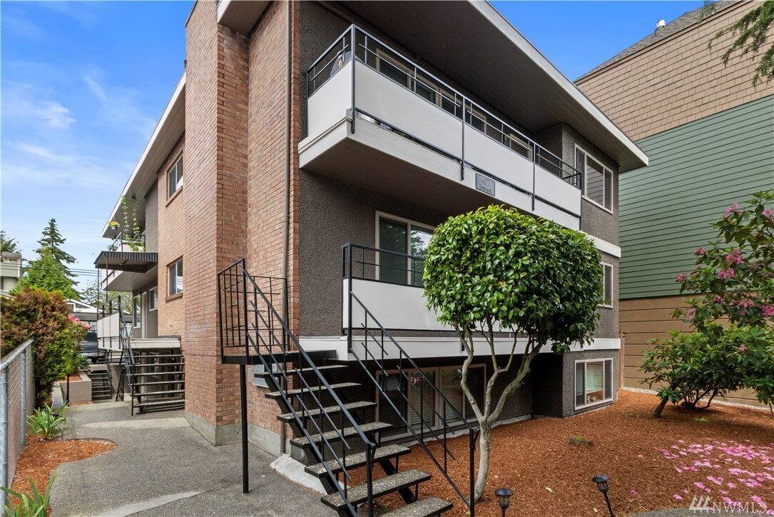 Apartment for rent at 4127 California Ave SW #4, Seattle, WA 98116