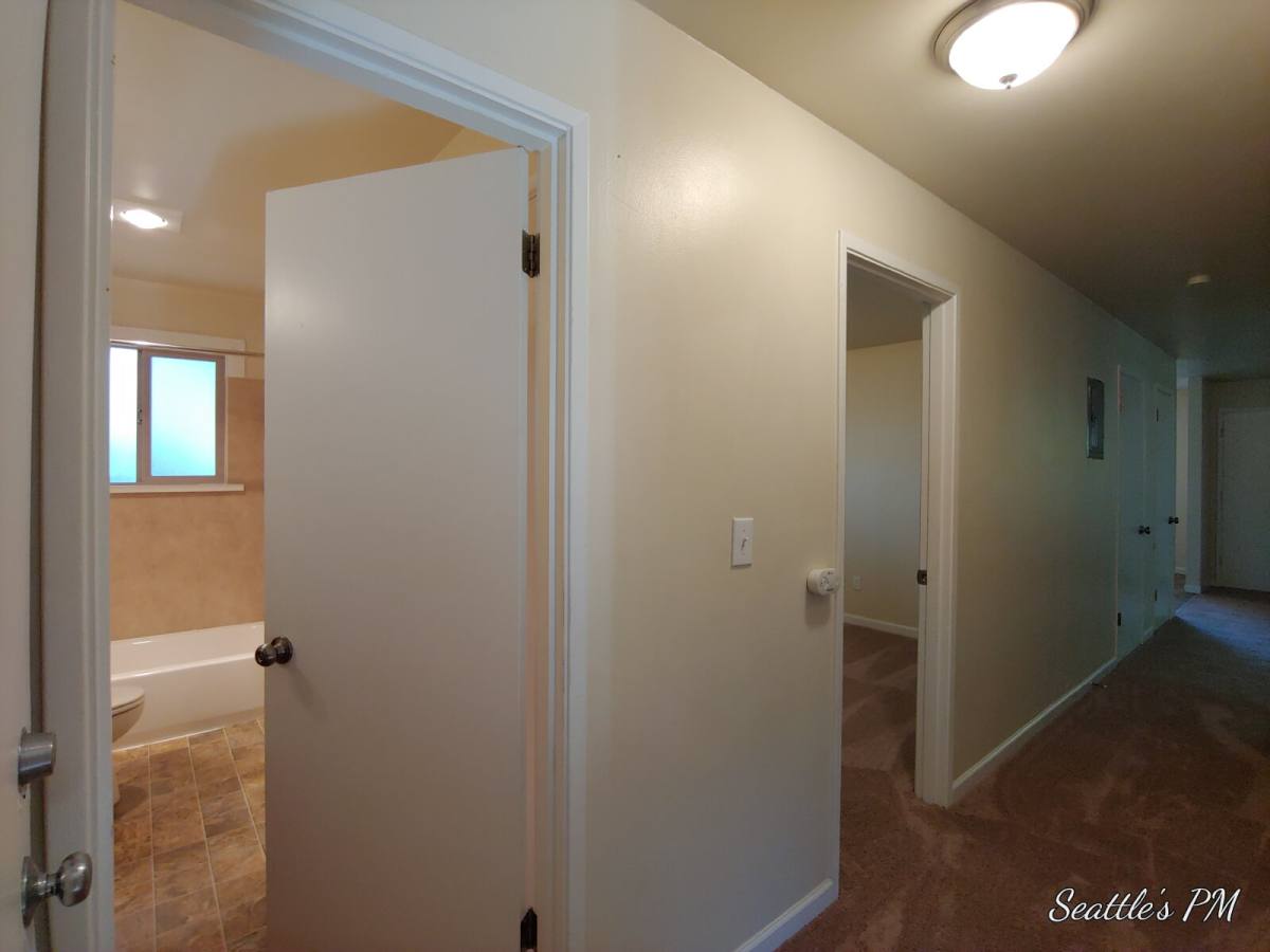 Apartment for rent at 4127 California Ave SW #4, Seattle, WA 98116